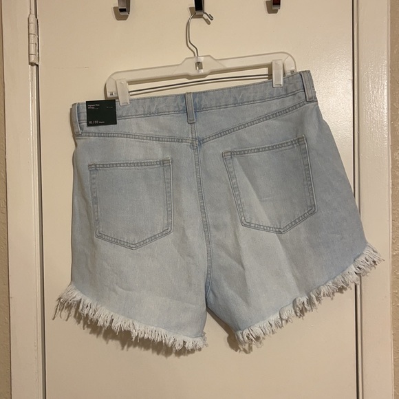 Distressed Shorts With Fringe Hem - Picture 2 of 6